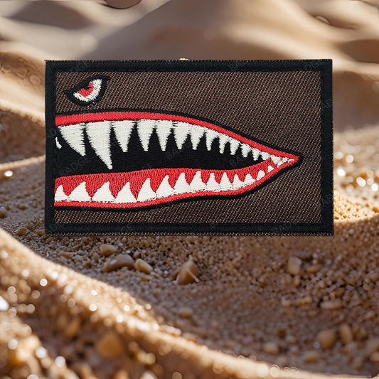 Patch "Gueule de Requin de Combat" - Écusson d'Aviation "Nose Art"